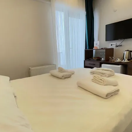 The Lavington 3*